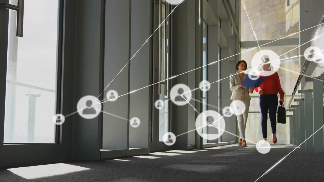 animación de la red de conexión con iconos sobre diversas personas de negocios en la oficina.