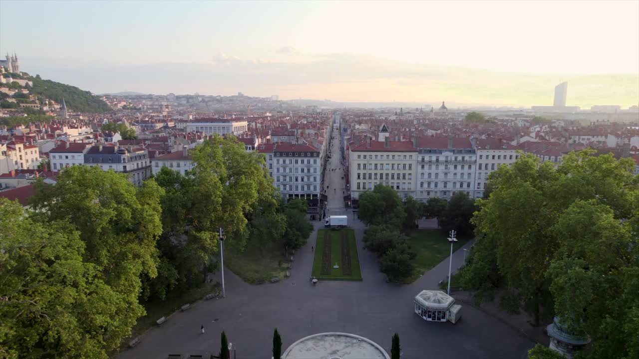 el amanecer del dron de 4k