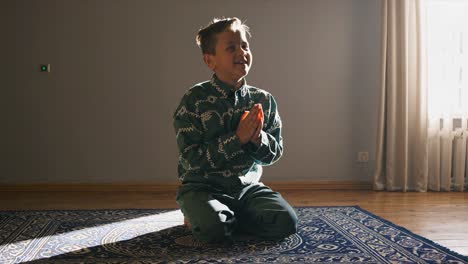 young boy praying at home