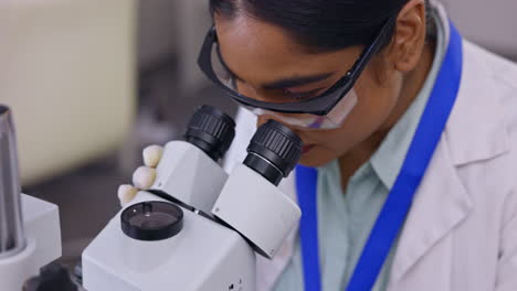 Ciencia-Médica,-Mujer-Y-Laboratorio.