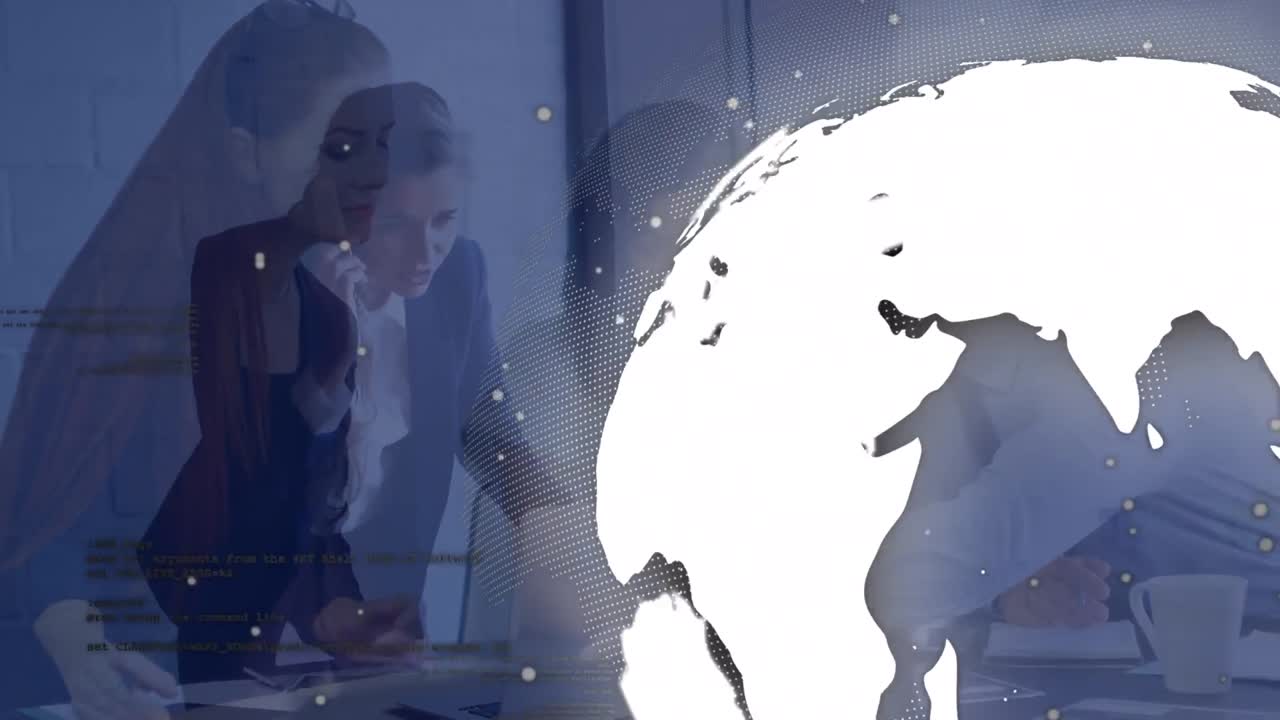 animación del procesamiento de datos y el mundo sobre diversas personas de negocios en la oficina