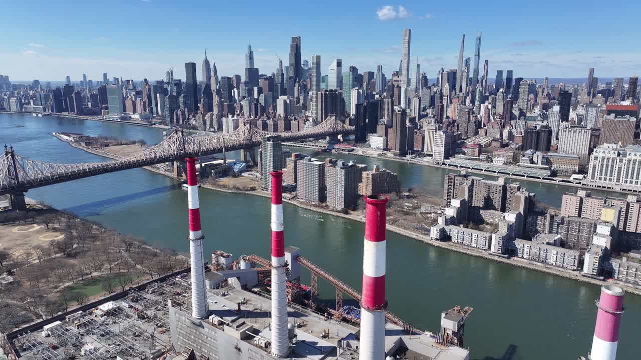 Skyline di New York a Manhattan, New York, Stati Uniti. Paesaggio con grattacieli. Ciminiera di fabbrica. Skyline di New York, Stati Uniti. Quartiere del centro.