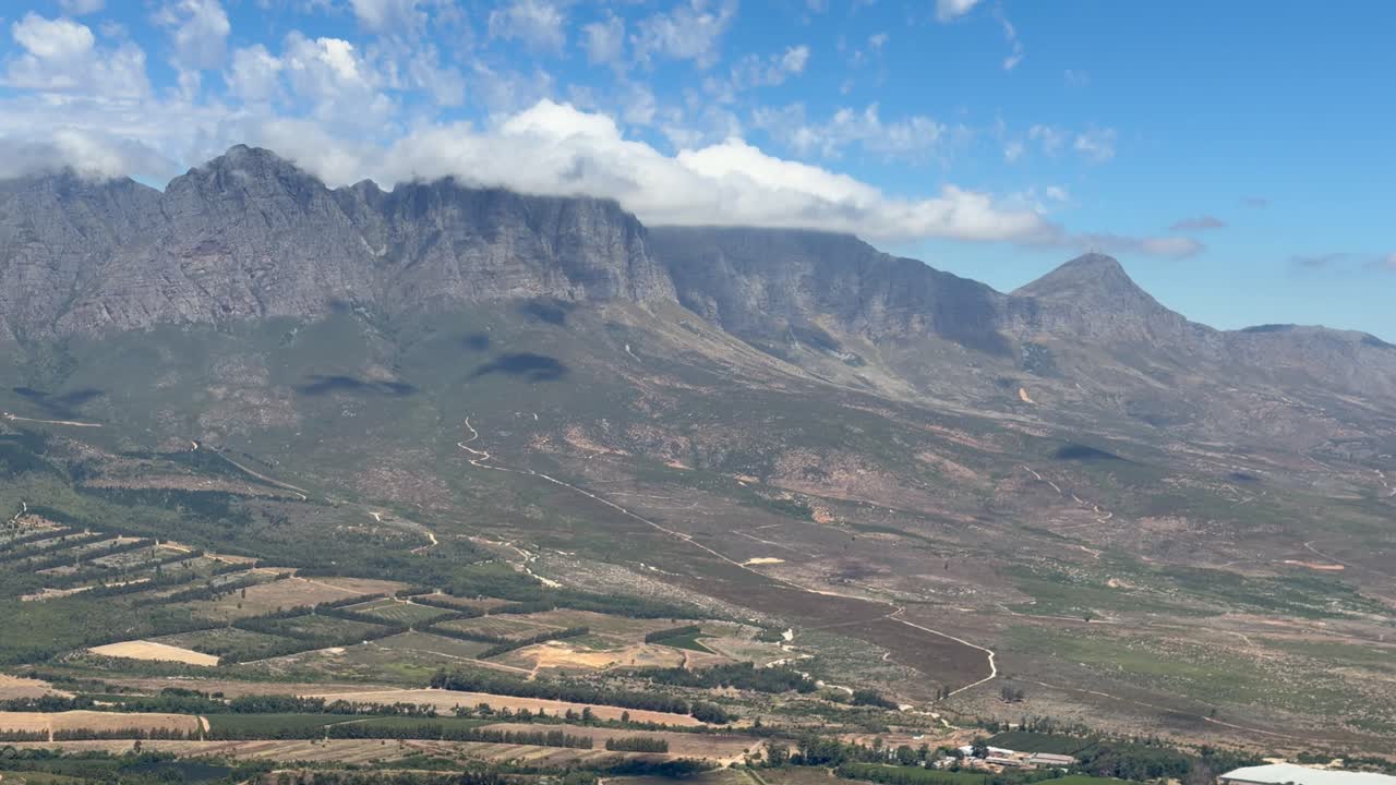 Montagne Hottentots Holland in una giornata limpida a Città del Capo, Sudafrica
