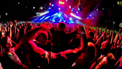 multitud enérgica de conciertos
