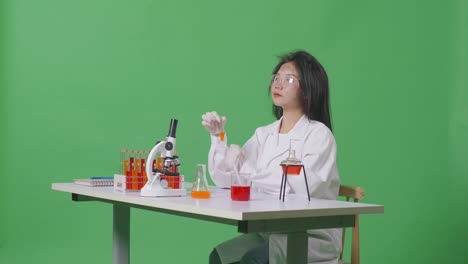 científica en un laboratorio