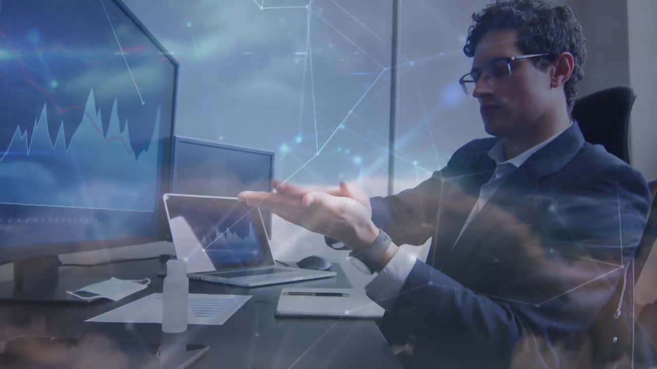 animación de la red de conexiones sobre el hombre en la oficina