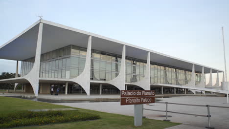 Fachada-Del-Palacio-Del-Planalto-Y-Presidencia-De-La-Republica