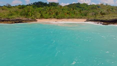 playa colorada vista desde el mar, las galeras en la república dominicana