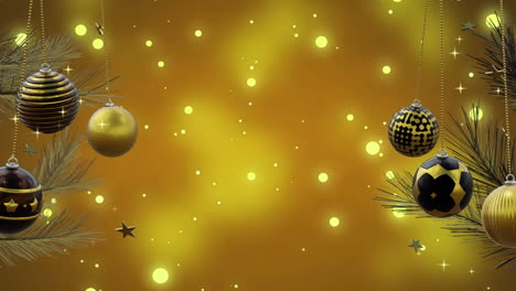 árboles de navidad con bolas negras y doradas oscilantes sobre bokeh amarillo y manchas de luz, copia de espacio