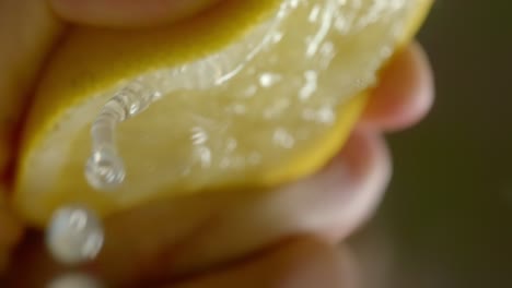 a person squeeze a lemon until juice comes out