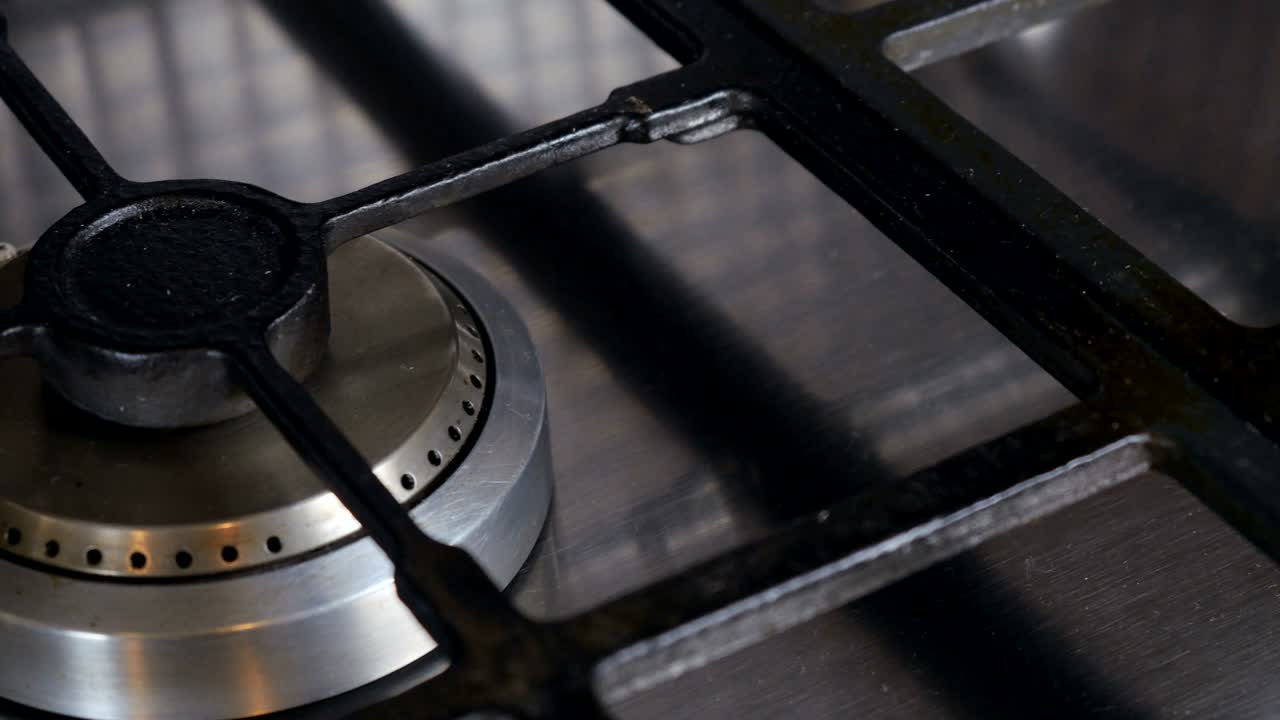 불로 불타는 가스 스토브