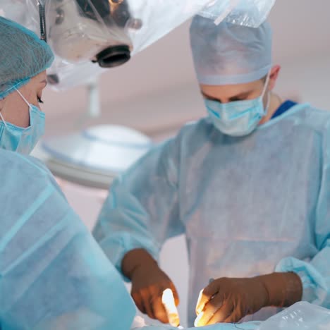 médico en el quirófano