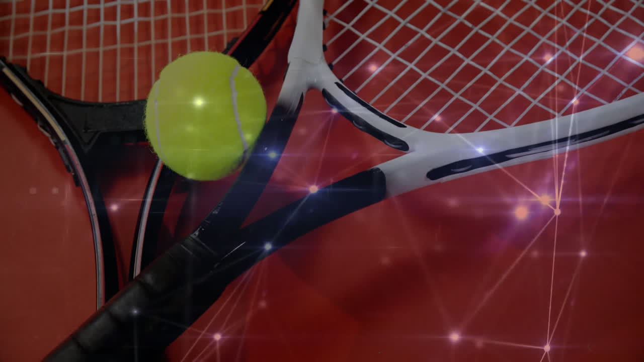 To tennisracketer vises frem i en flat design-gjengivelse, med gul ball og digitale lysglimt