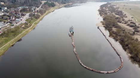 Barco-Industrial-Profundizando-El-Río-Nemunas-En-Vista-Aérea-De-Drones