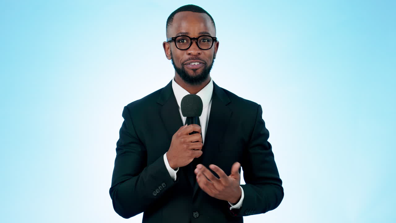 Microphone, journaliste et visage d'homme noir