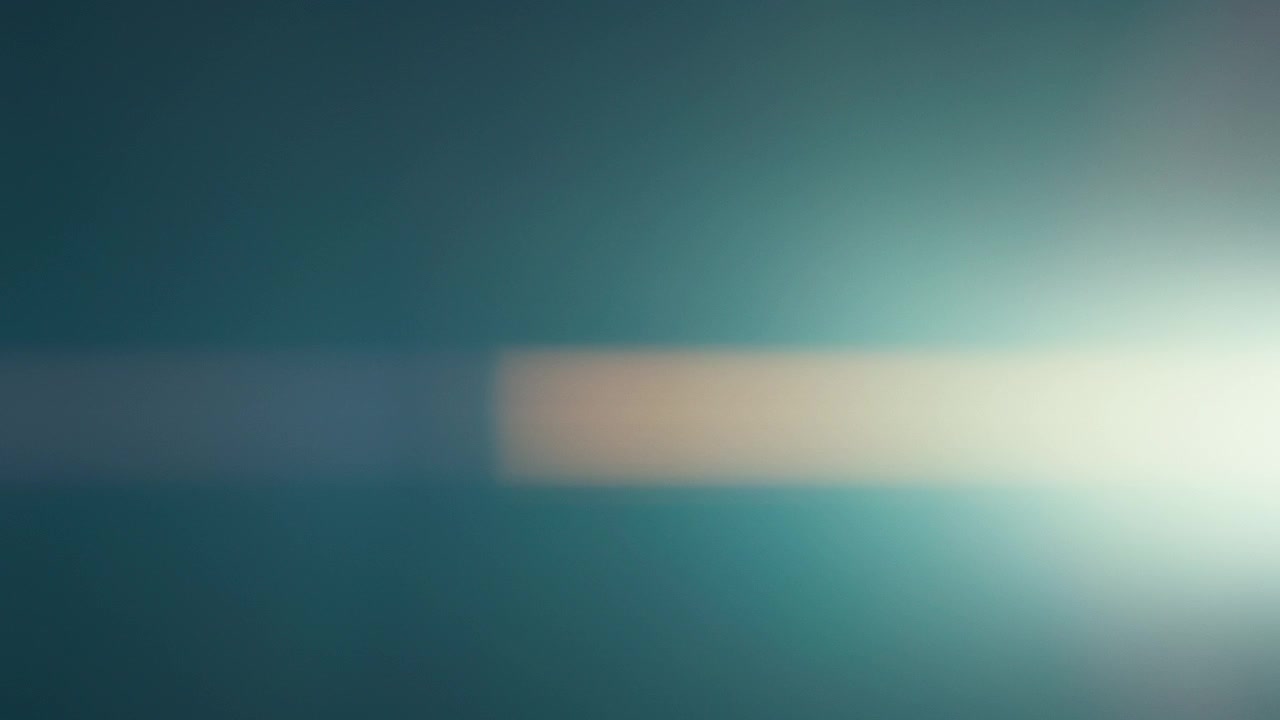 Destello de lente anamórfico azul y naranja con haces de luz cinematográficos