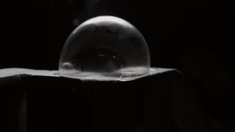 Motion-controlled-time-lapse-sequence-of-freezing-bubbles