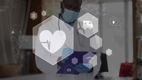 animación de iconos médicos contra un médico afroamericano que escribe en el clipboard en el hospital