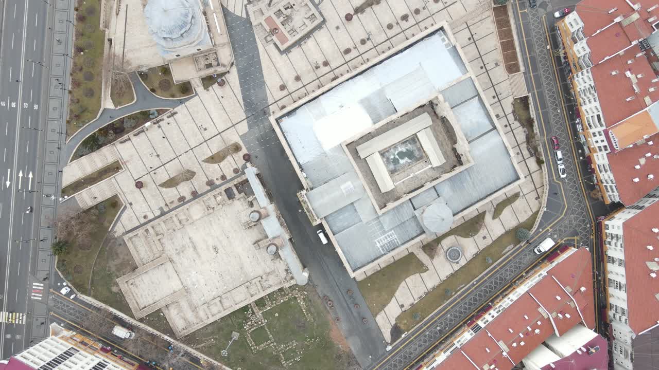 el minarete gemelo de la madrasa