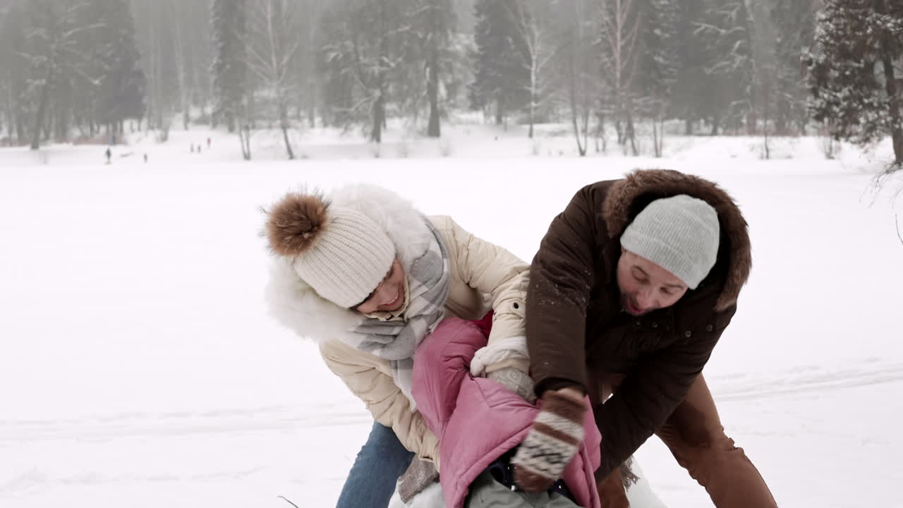 diversión familiar en la nieve