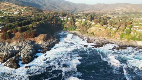 playa de las cujas, ubicada en la región de valparaíso, país de chile