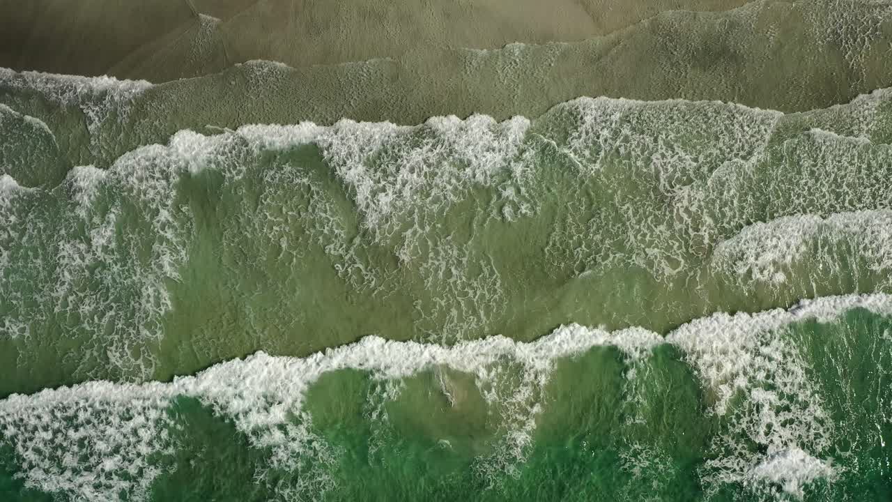 playa de olas abstractas en vista desde arriba.