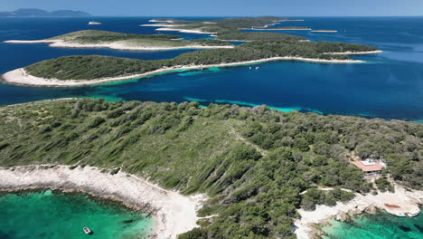 Drohnenaufnahmen-über-Den-Kroatischen-Inseln-Paklinski-Otoci