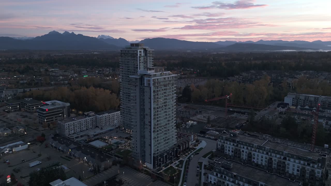 Complexo de Condomínios The Towers at Latimer Heights Perto do Bairro Carvolth em Langley Township, Canadá. Imagem Aérea.