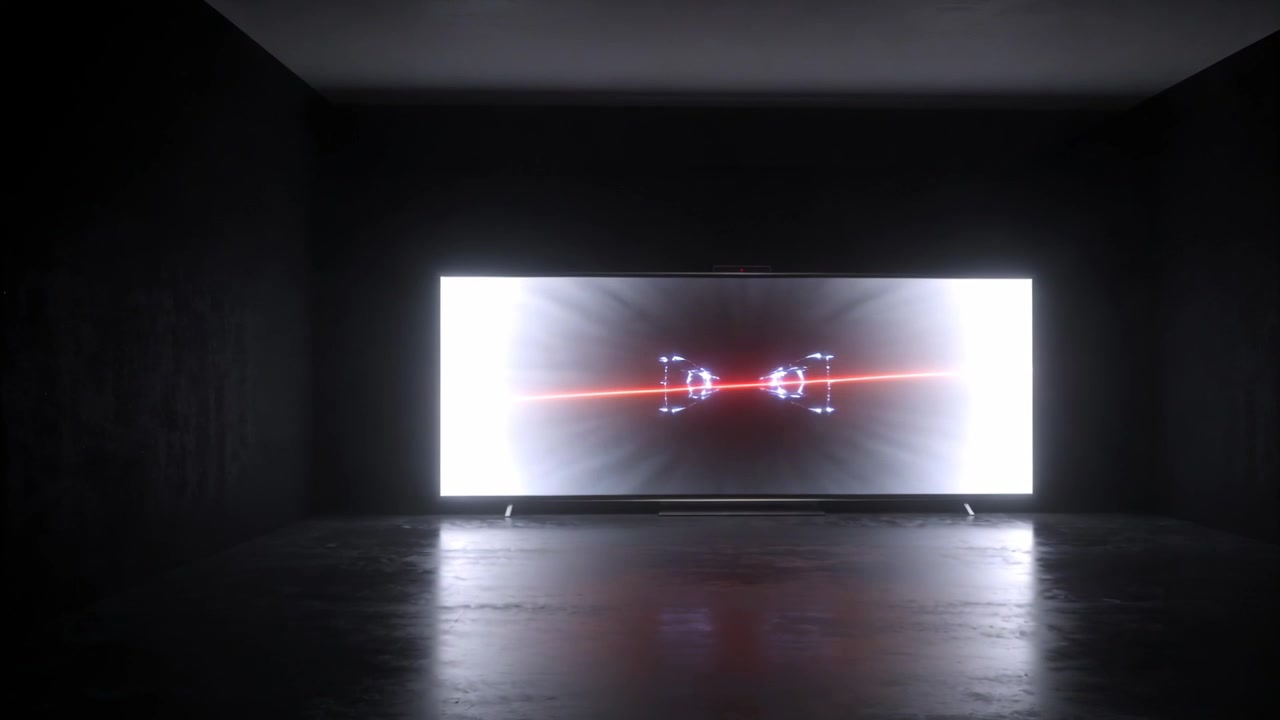 Einschalten eines großen Breitbildschirms, der eine rote Diagonallinie und Lichtreflexe für eine Galerie zeigt, die sich auf dem Boden spiegelt.