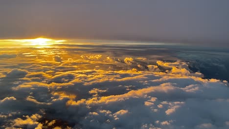 Schöne-Bewölkte-Morgendämmerung,-Die-Auf-Der-Insel-Teneriffa-Ankommt