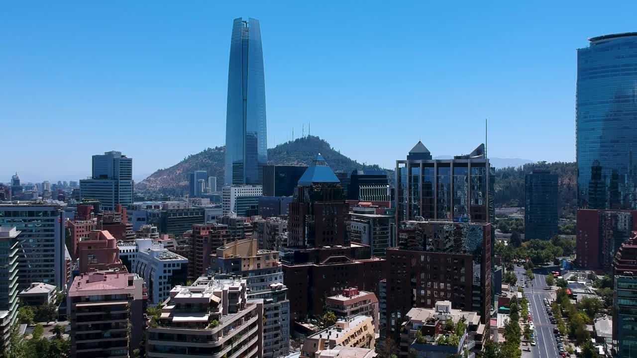 Timelapse di riprese aeree in un quartiere di lusso a Santiago, Cile.