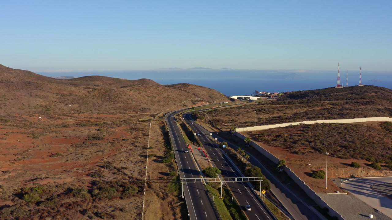 DOLLY IN DRONE SHOT OF A HIGH WAY IN THE DESERT OF BAJA CALIFORNIA