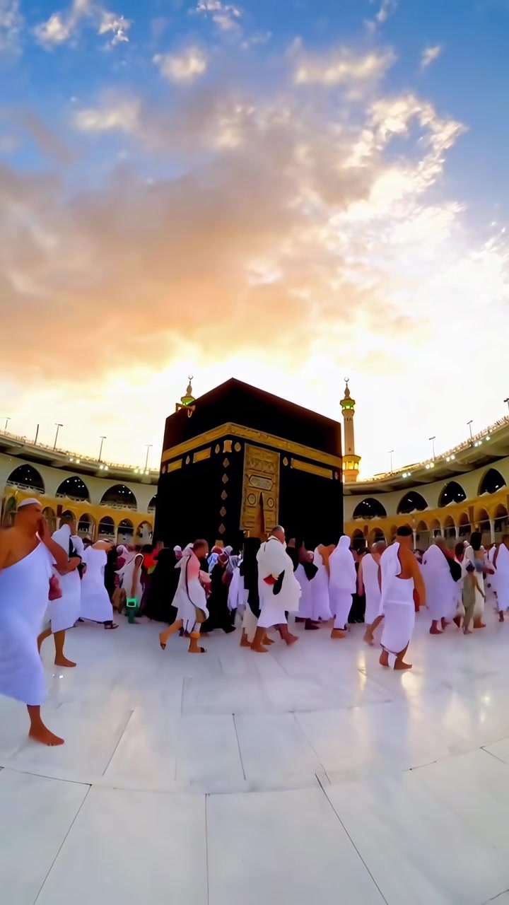 Pilgrimme udfører Tawaf omkring Kabaen i Mekka