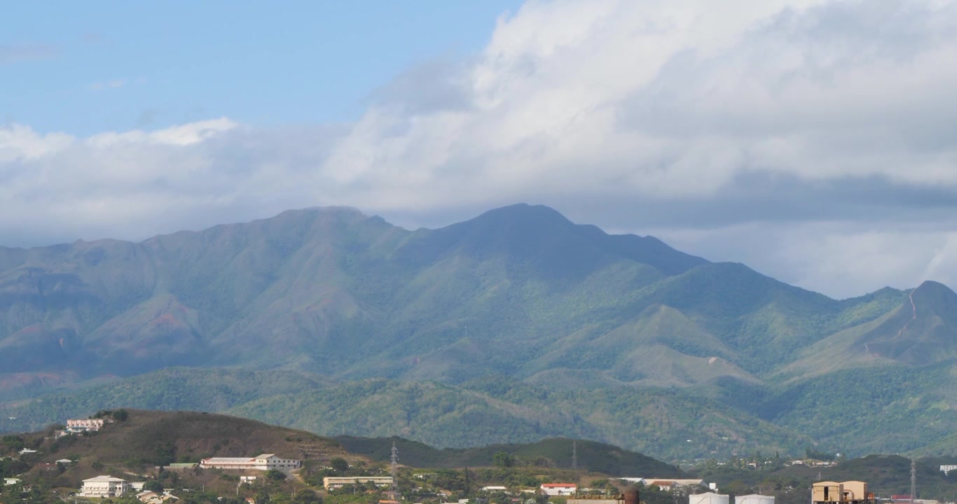 Vista della catena montuosa a Noumea, Nuova Caledonia.