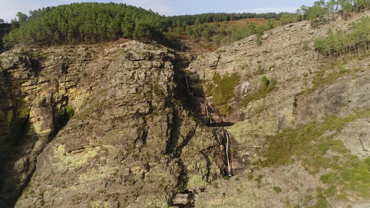 paisaje aéreo de montaña. figas do ermelo, portugal