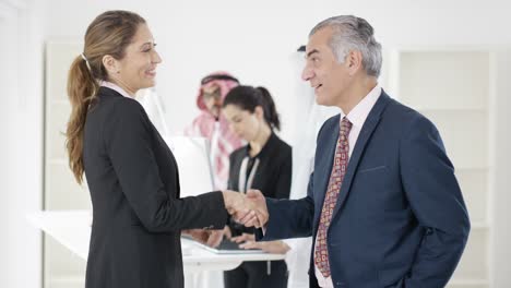 hombres de negocios árabes de oriente medio