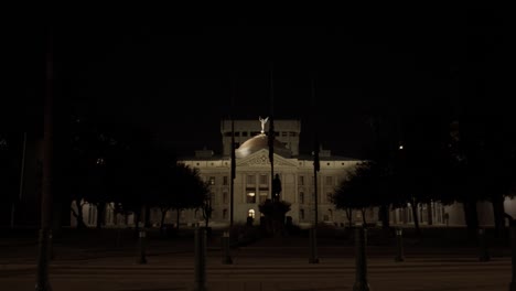 Arizona-state-capitol-building-on-Phoenix,-Arizona-at-night-with-wide-shot-tilting-down