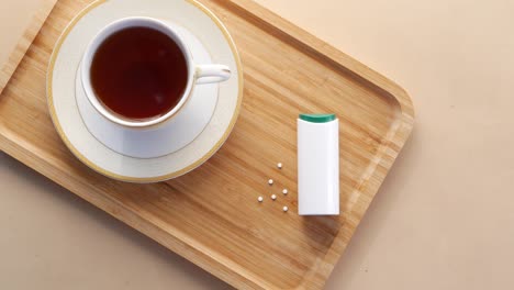té y sustituto del azúcar en bandeja de madera