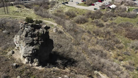 Senderos-Para-Caminatas-En-Las-Montañas-Wasatch-De-Utah---Toma-Aérea-De-Establecimiento