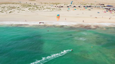 Kite-surfers-training-in-Sal,-Cape-Verde