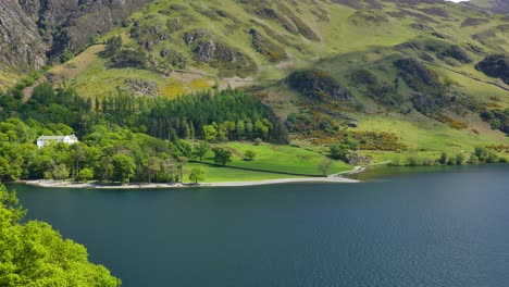 Lago-Buttermere-En-Una-Mañana-De-Primavera,-El-Distrito-De-Los-Lagos,-Cumbria,-Inglaterra