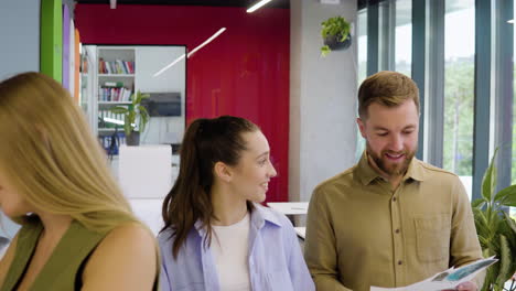 People-working-in-a-travel-agency