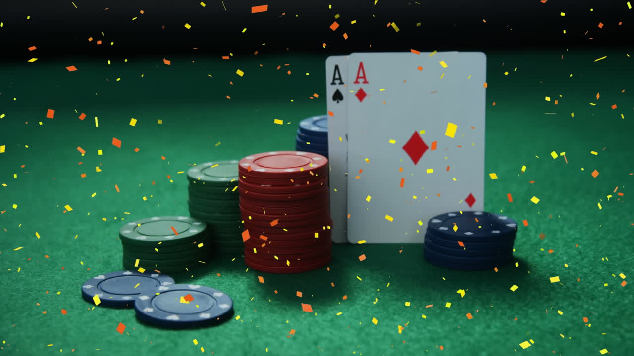 fichas y cartas colocadas en la mesa del casino con animación de confeti