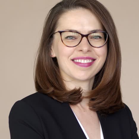 Portrait-of-a-businesswoman-with-glasses-smiling-and-happy