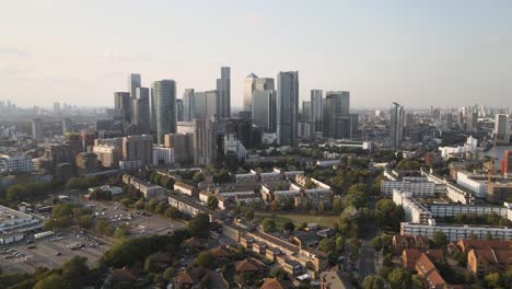 Vista-Aérea-Del-Distrito-De-Negocios-De-Canary-Wharf-En-El-Este-De-Londres