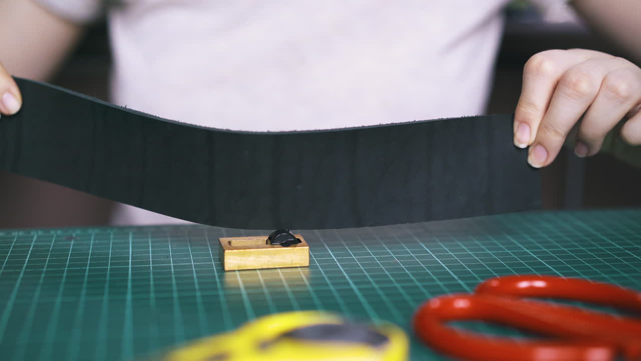 colores de trabajador de taller profesional bordes de tiras de cuero