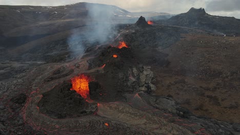 flujo de lava de la erupción volcánica