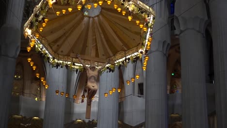 iglesia de la sagrada familia jesús crucificado, barcelona, españa