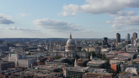 Aerial-view-of-cityscape-with-distinctive-dome-of-baroque-Saint-Pauls-Cathedral.-Anglican-church-in-City-district.-London,-UK