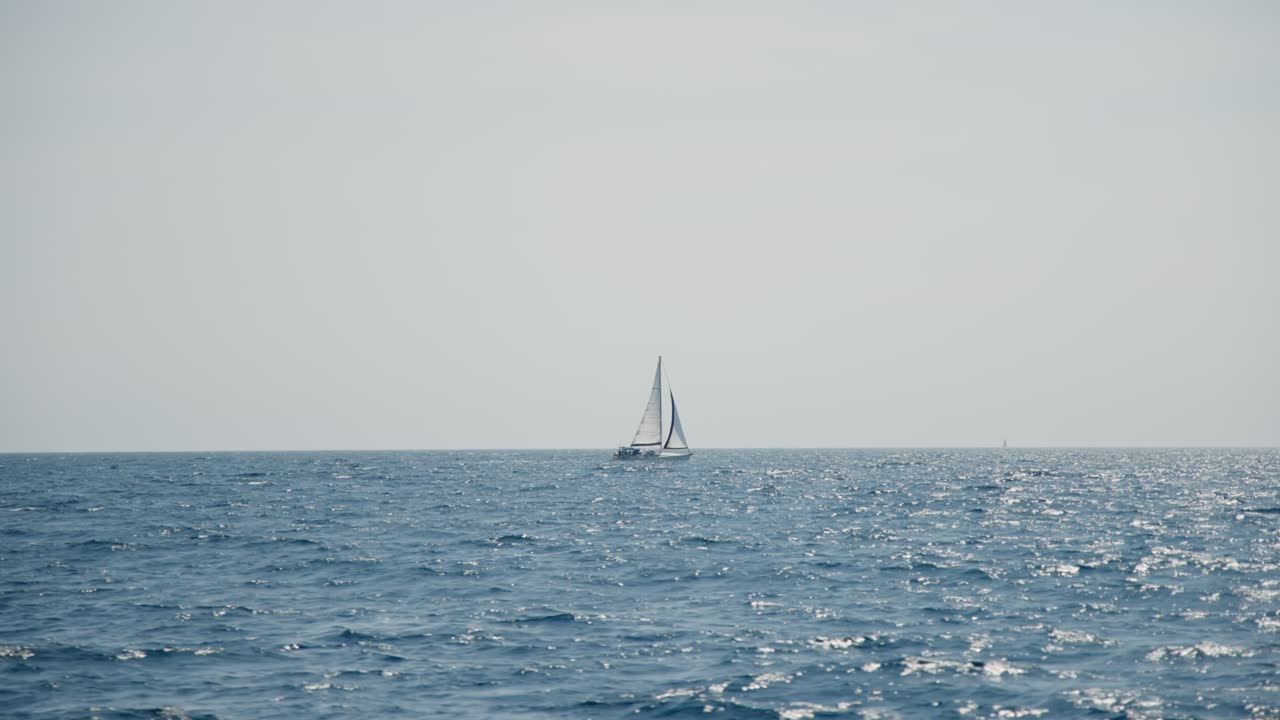 - 항해 선박 - 바다 풍경 - 4k 29.97 fps - 캐논 r5c에서 촬영